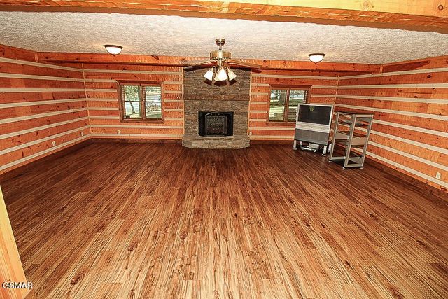 902 Lake View Road, Sevierville, TN 37876
