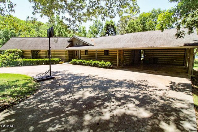 902 Lake View Road, Sevierville, TN 37876