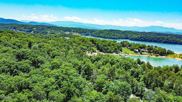 902 Lake View Road, Sevierville, TN 37876
