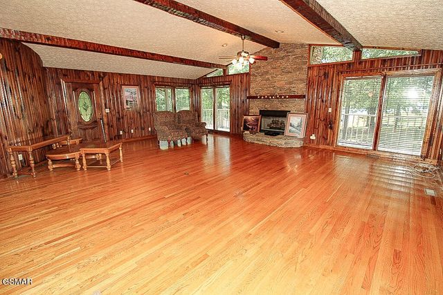 902 Lake View Road, Sevierville, TN 37876