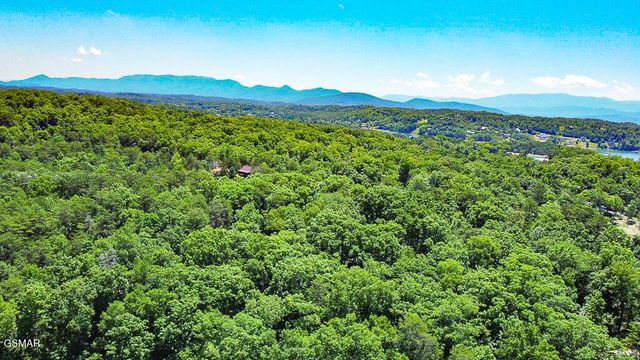 902 Lake View Road, Sevierville, TN 37876