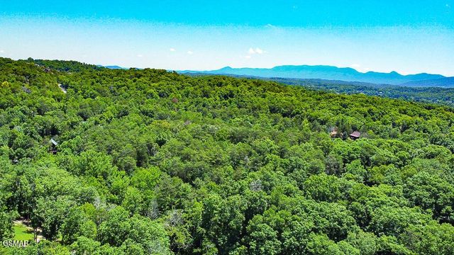 902 Lake View Road, Sevierville, TN 37876