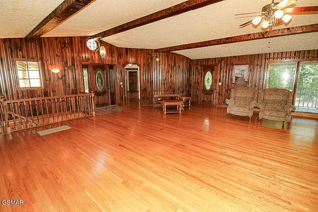 902 Lake View Road, Sevierville, TN 37876