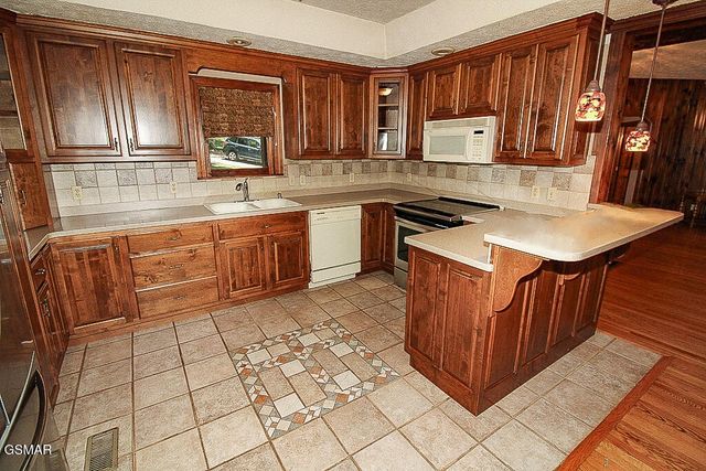 902 Lake View Road, Sevierville, TN 37876