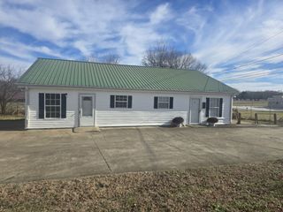 1330 Old Charlotte Rd, White Bluff, TN 37187
