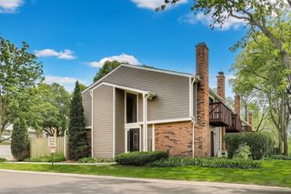 107 W Brighton Place, Mount Prospect, IL 60056