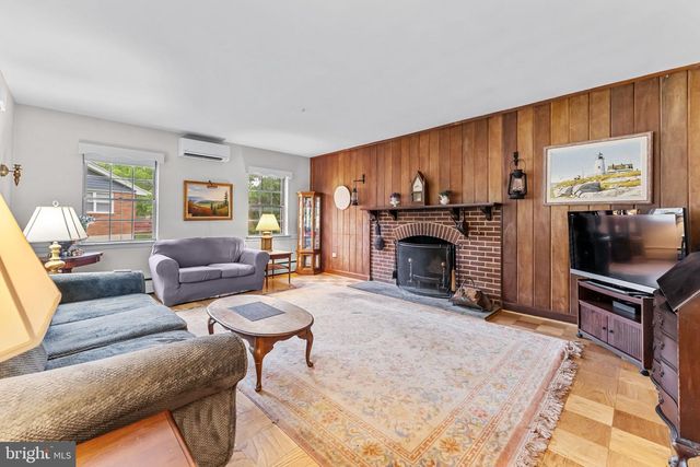 8316 MACARTHUR RD, Glenside, PA 19038
