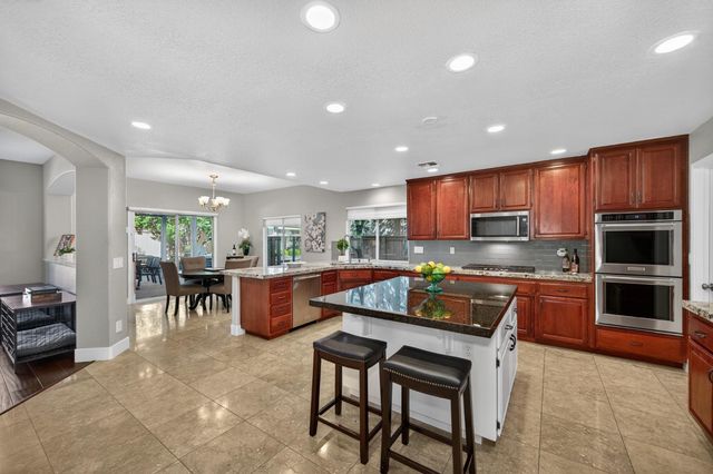 11871 Silver Cliff Way, Gold River, CA 95670