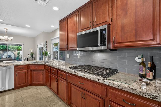 11871 Silver Cliff Way, Gold River, CA 95670