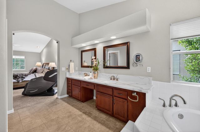 11871 Silver Cliff Way, Gold River, CA 95670