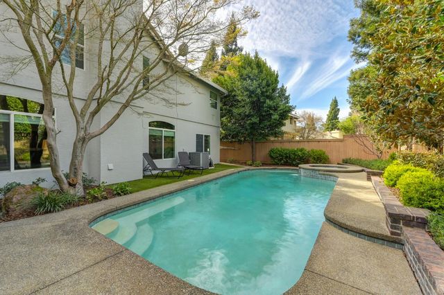 11871 Silver Cliff Way, Gold River, CA 95670