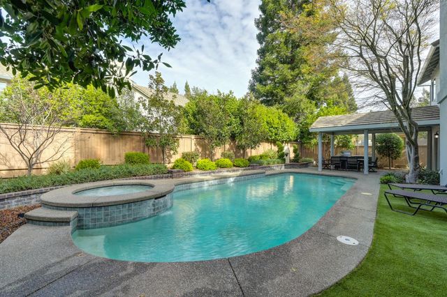 11871 Silver Cliff Way, Gold River, CA 95670