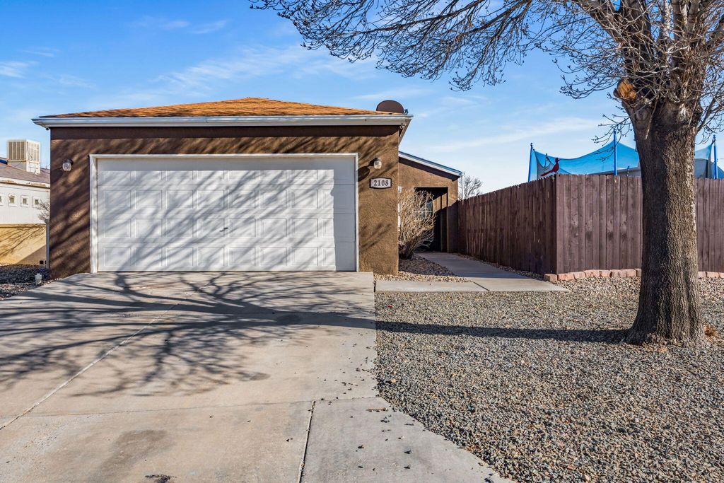 Image 1 of property listing at 2108 Sierra Lane NE, Rio Rancho, NM 87144