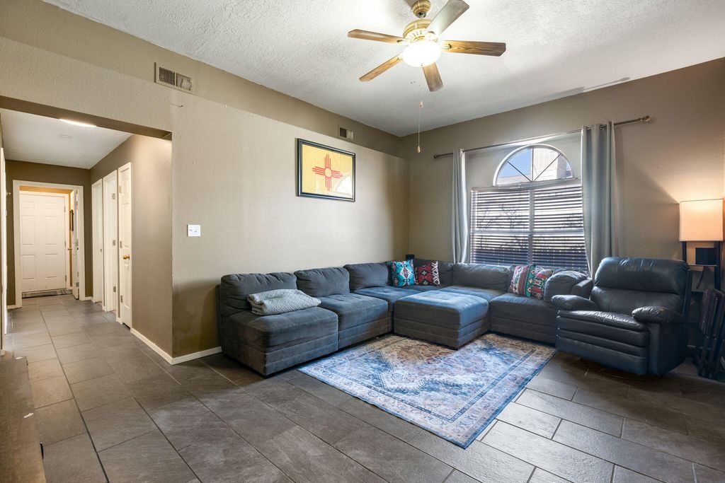 Image 12 of property listing at 2108 Sierra Lane NE, Rio Rancho, NM 87144