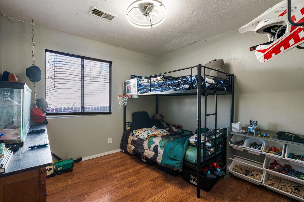 Image 15 of property listing at 2108 Sierra Lane NE, Rio Rancho, NM 87144