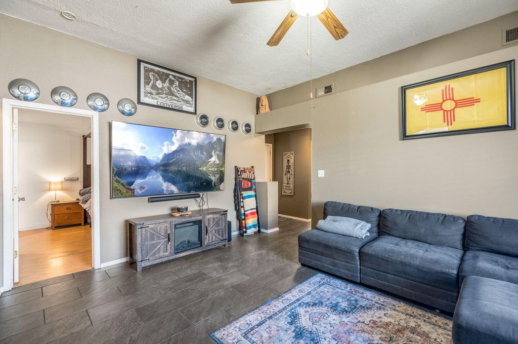 Image 2 of property listing at 2108 Sierra Lane NE, Rio Rancho, NM 87144