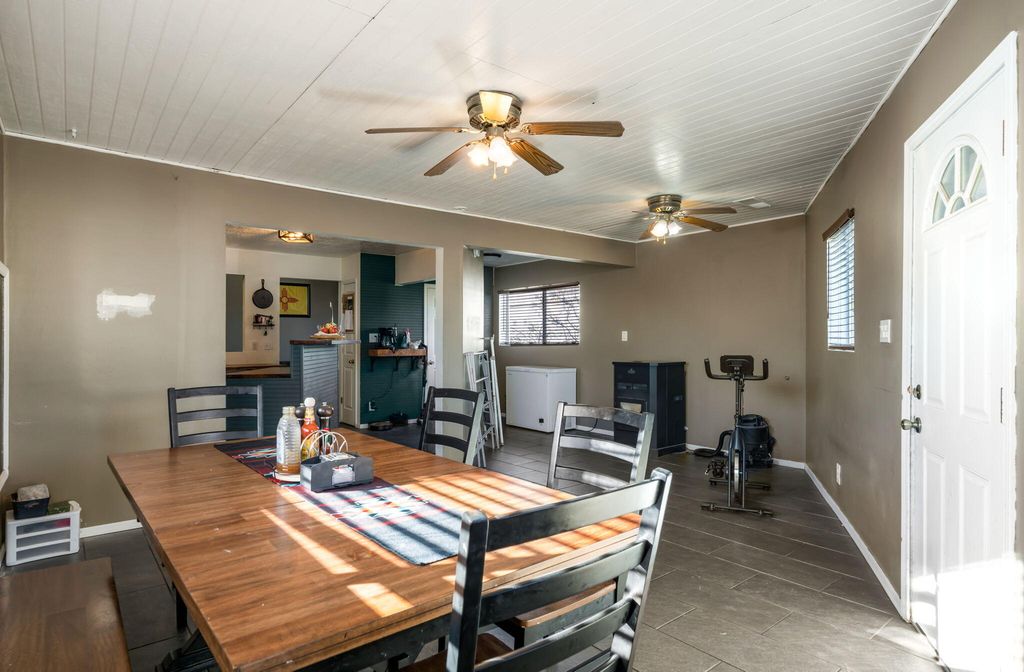 Image 6 of property listing at 2108 Sierra Lane NE, Rio Rancho, NM 87144