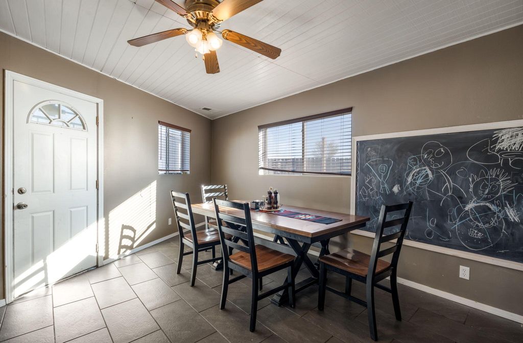 Image 7 of property listing at 2108 Sierra Lane NE, Rio Rancho, NM 87144