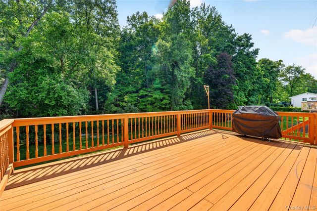 10 Lighthouse Court, Stony Point, NY 10986