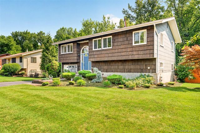 10 Lighthouse Court, Stony Point, NY 10986