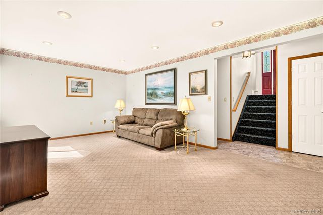 10 Lighthouse Court, Stony Point, NY 10986