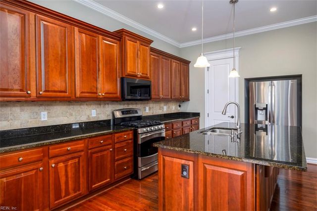 517 Robert Frost RD, Chesapeake, VA 23323