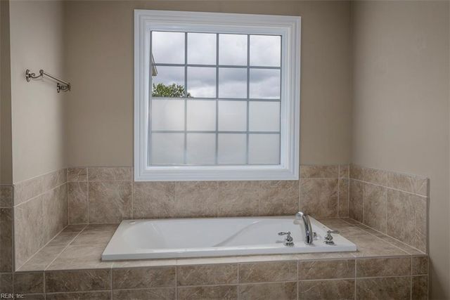 517 Robert Frost RD, Chesapeake, VA 23323