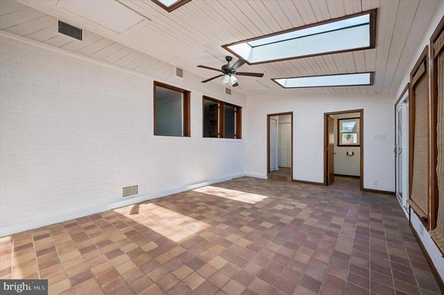 1 VALLEYVIEW CIR, Norristown, PA 19401