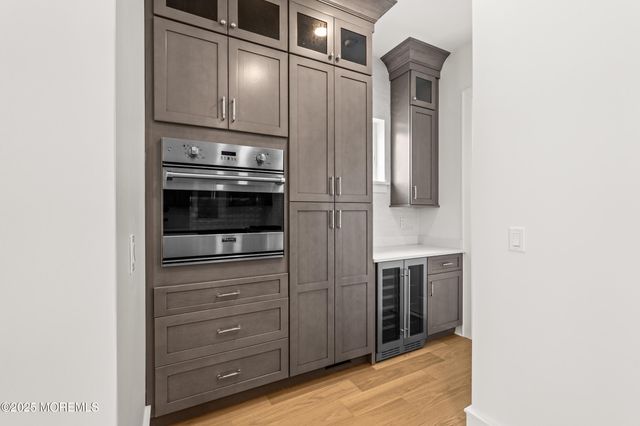 9 South Street, Sea Bright, NJ 07760