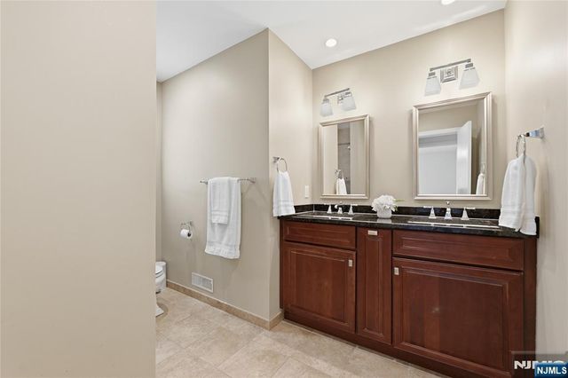 164 Gordon Court, Oradell, NJ 07649