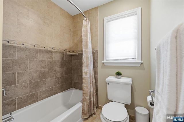 164 Gordon Court, Oradell, NJ 07649