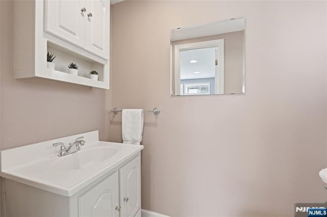 164 Gordon Court, Oradell, NJ 07649