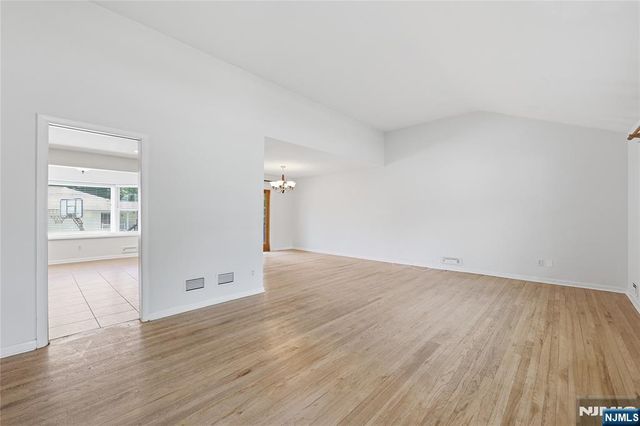 164 Gordon Court, Oradell, NJ 07649