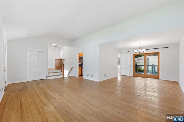 164 Gordon Court, Oradell, NJ 07649