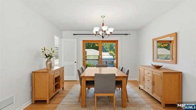 164 Gordon Court, Oradell, NJ 07649