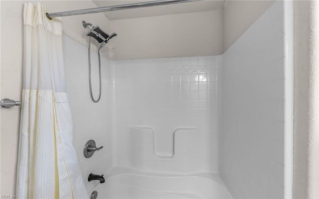 4110 1st ST, Chesapeake, VA 23324