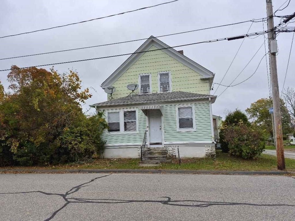 33 Narragansett Blvd, Fairhaven, MA 02719