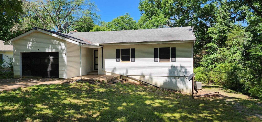 8 Warpath Drive, Cherokee Village, AR 72529