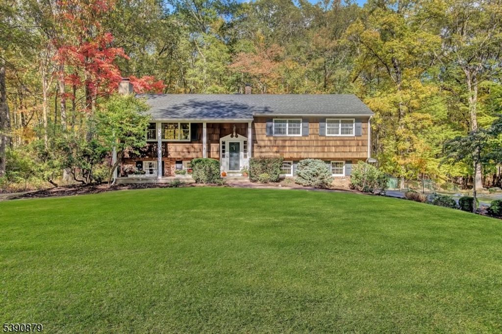 16 Valley Rd, Kinnelon Boro, NJ 07405