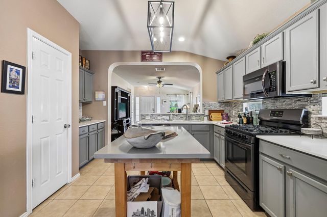 284 Wetzel, Kyle, TX 78640