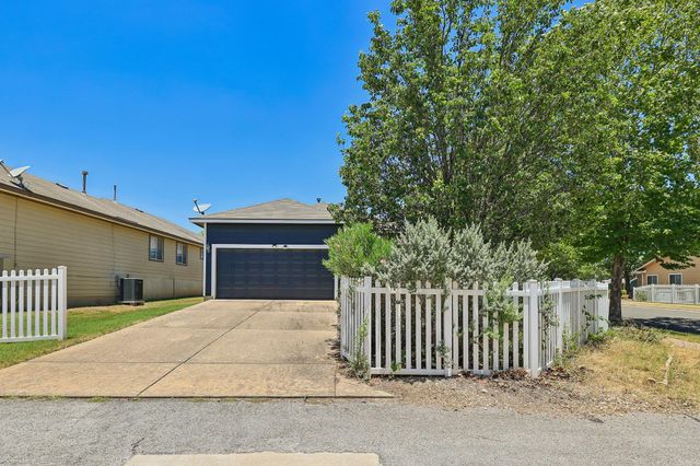 284 Wetzel, Kyle, TX 78640