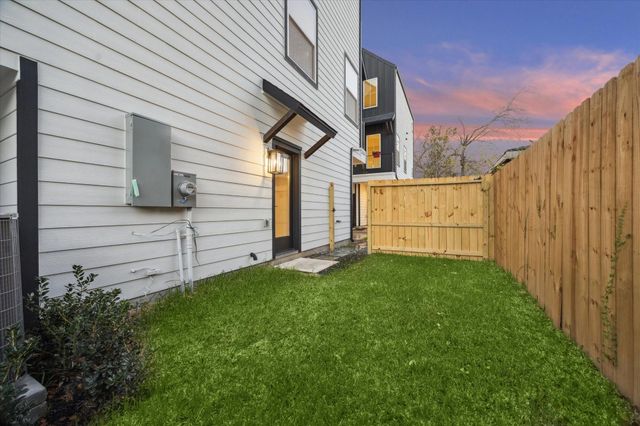 719 Thornton Road B, Houston, TX 77018