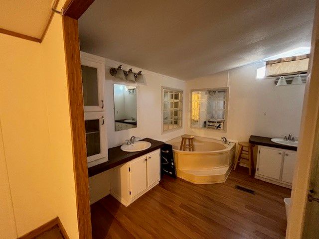 306 Pisces Drive, Granbury, TX 76049