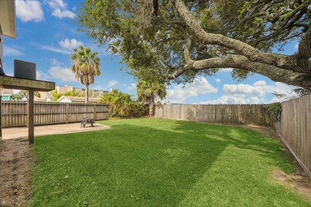 5906 Weber Avenue, Galveston, TX 77551