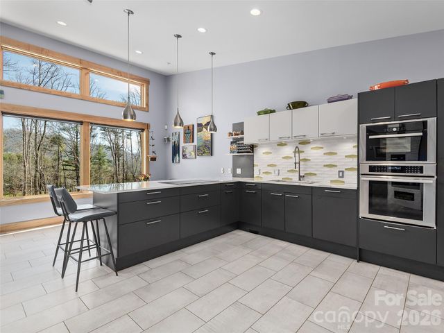 15 Sourwood Lane, Fletcher, NC 28732
