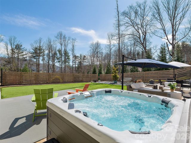 15 Sourwood Lane, Fletcher, NC 28732