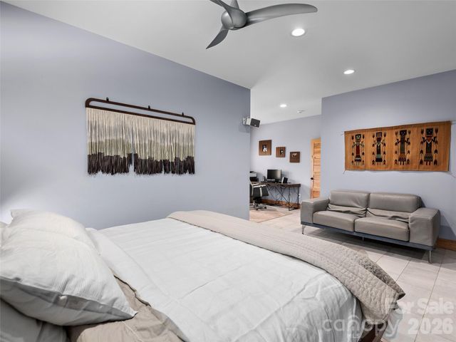 15 Sourwood Lane, Fletcher, NC 28732