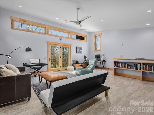 15 Sourwood Lane, Fletcher, NC 28732