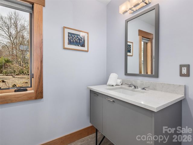 15 Sourwood Lane, Fletcher, NC 28732