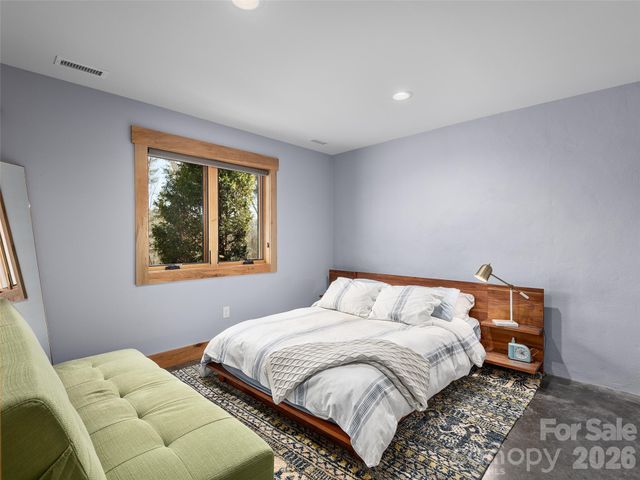 15 Sourwood Lane, Fletcher, NC 28732